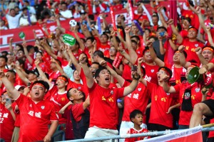 盐城2∶0镇江！四连胜，登顶“苏超”！